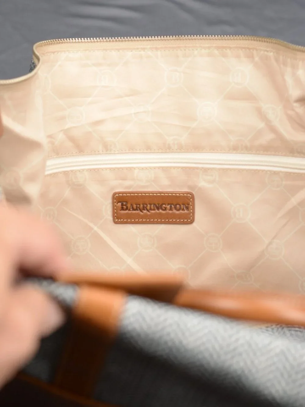 Barrington Gifts lining logo